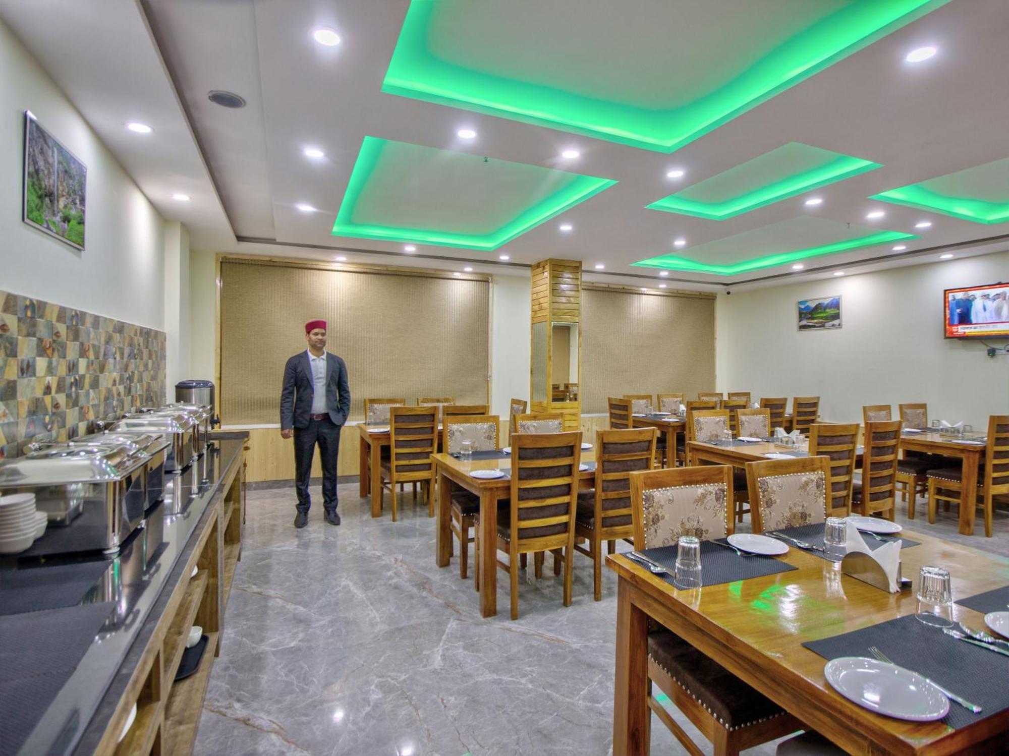 Swastik Grand Manali Hotel Bagian luar foto