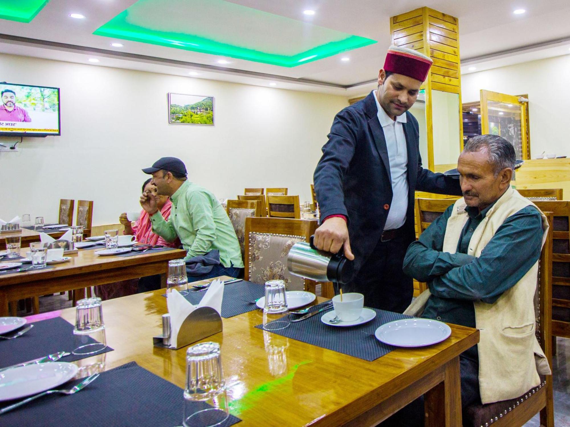 Swastik Grand Manali Hotel Bagian luar foto
